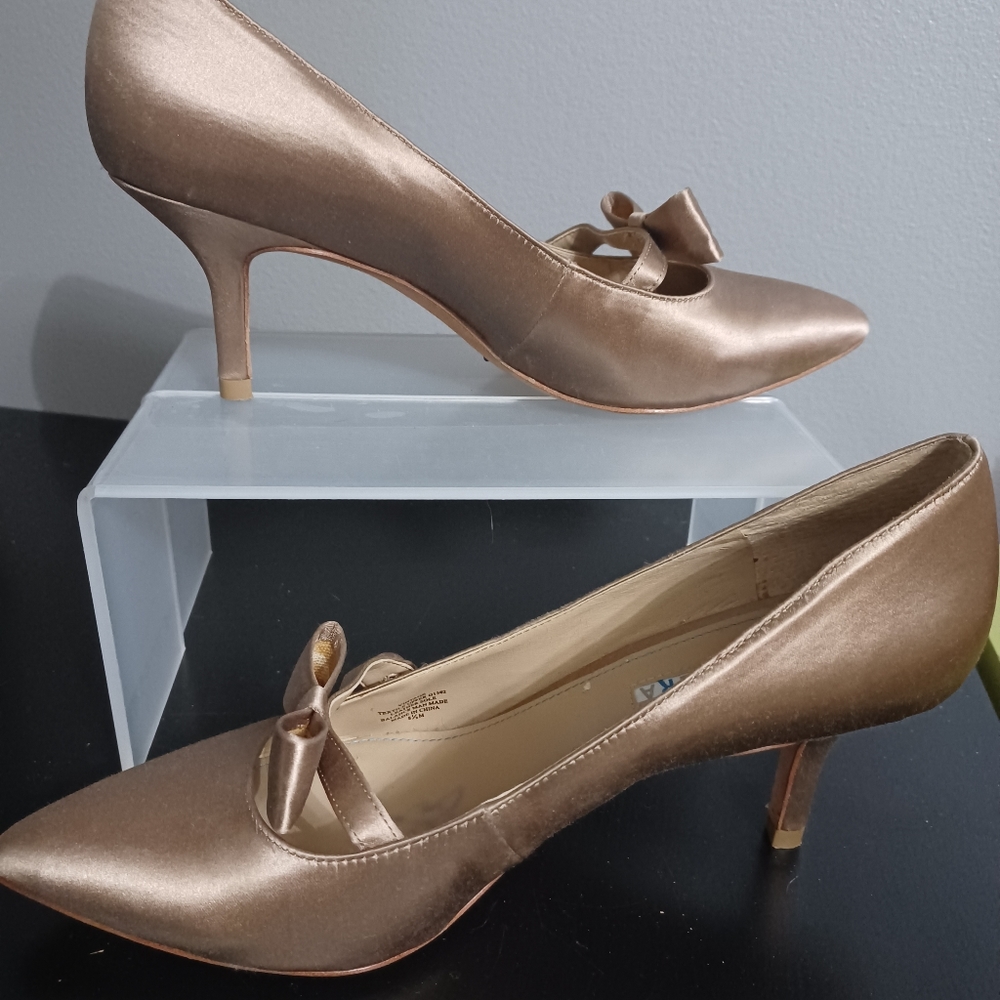 David Tutera Champagne Satin Pumps - Picture 4 of 8